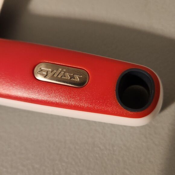 Zyliss lce Cream Scoop Weighted Ergonomic Balanced Red Handle Metal BPA Free - Picture 4 of 5